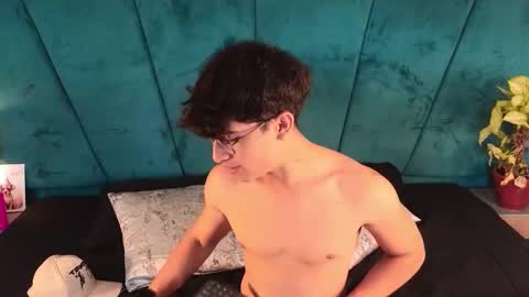 Aaron Ezequiel online show from 7, 5, 2026