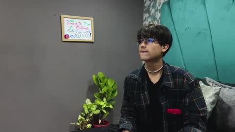 Aaron Ezequiel online show from 6, 6, 2026