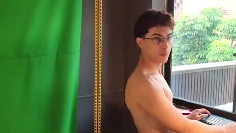 Aaron Ezequiel online show from 28, 6, 2026