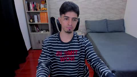 Snapshot of aaron_paul_ chatting on 3, 12, 2024 Aaron online show from 3, 12, 2024