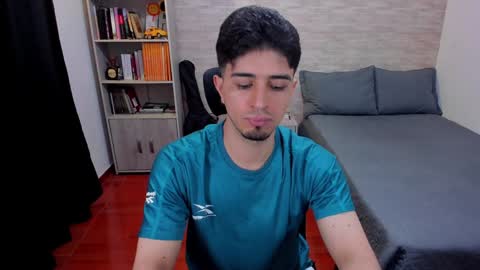 Snapshot of aaron_paul_ chatting on 6, 12, 2024 Aaron online show from 6, 12, 2024