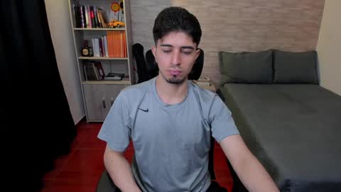 Snapshot of aaron_paul_ chatting on 7, 12, 2024 Aaron online show from 7, 12, 2024