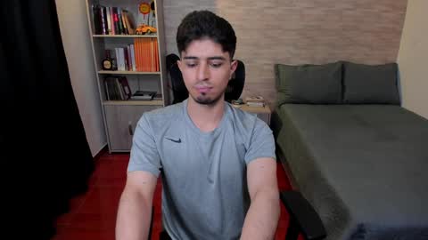 Snapshot of aaron_paul_ chatting on 7, 12, 2024 Aaron online show from 7, 12, 2024