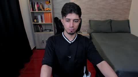 Snapshot of aaron_paul_ chatting on 10, 12, 2024 Aaron online show from 10, 12, 2024