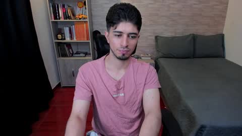 Snapshot of aaron_paul_ chatting on 11, 12, 2024 Aaron online show from 11, 12, 2024