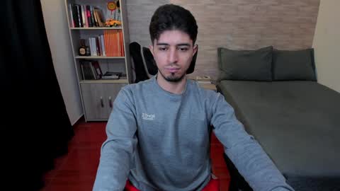 Snapshot of aaron_paul_ chatting on 13, 12, 2024 Aaron online show from 13, 12, 2024