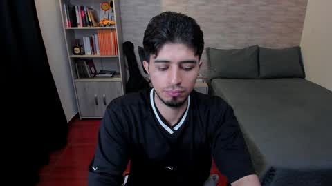 Snapshot of aaron_paul_ chatting on 23, 12, 2024 Aaron online show from 23, 12, 2024