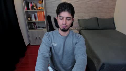 Snapshot of aaron_paul_ chatting on 27, 12, 2024 Aaron online show from 27, 12, 2024