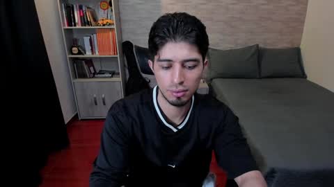 Snapshot of aaron_paul_ chatting on 4, 1, 2025 Aaron online show from 4, 1, 2025