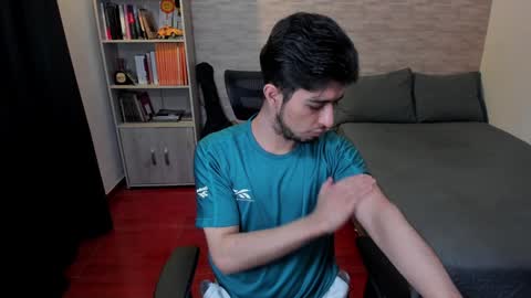 Snapshot of aaron_paul_ chatting on 7, 1, 2025 Aaron online show from 7, 1, 2025