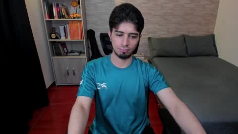 Snapshot of aaron_paul_ chatting on 8, 1, 2025 Aaron online show from 8, 1, 2025