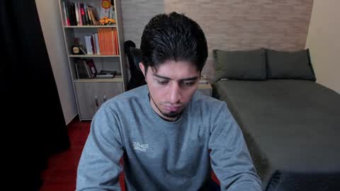 Snapshot of aaron_paul_ chatting on 9, 1, 2025 Aaron online show from 9, 1, 2025