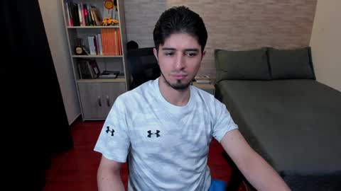 Snapshot of aaron_paul_ chatting on 10, 1, 2025 Aaron online show from 10, 1, 2025