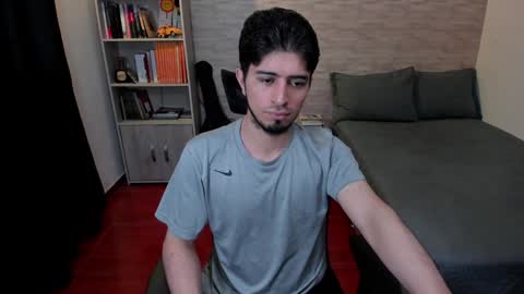 Snapshot of aaron_paul_ chatting on 15, 1, 2025 Aaron online show from 15, 1, 2025