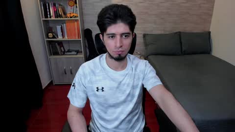 Snapshot of aaron_paul_ chatting on 25, 1, 2025 Aaron online show from 25, 1, 2025