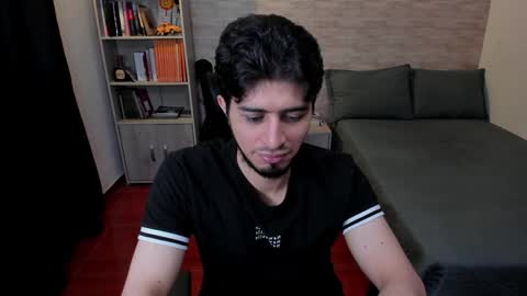 Snapshot of aaron_paul_ chatting on 28, 1, 2025 Aaron online show from 28, 1, 2025