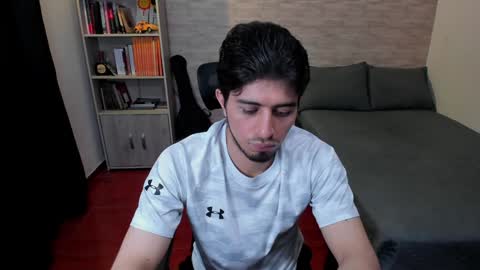 Snapshot of aaron_paul_ chatting on 3, 2, 2025 Aaron online show from 3, 2, 2025