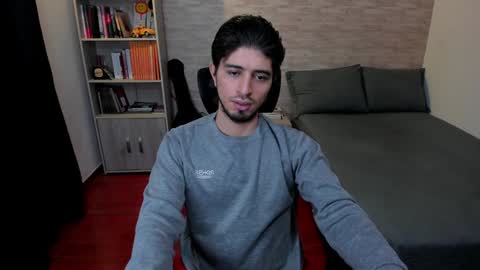 Snapshot of aaron_paul_ chatting on 5, 2, 2025 Aaron online show from 5, 2, 2025