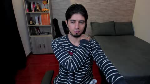 Snapshot of aaron_paul_ chatting on 7, 2, 2025 Aaron online show from 7, 2, 2025