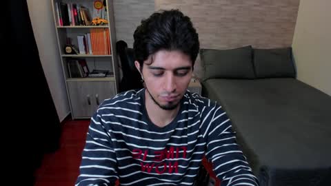 Snapshot of aaron_paul_ chatting on 7, 2, 2025 Aaron online show from 7, 2, 2025