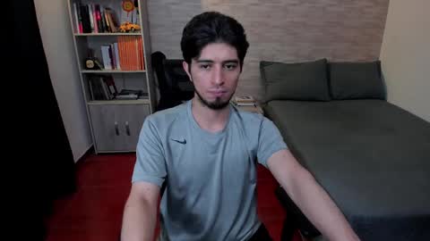 Snapshot of aaron_paul_ chatting on 14, 2, 2025 Aaron online show from 14, 2, 2025