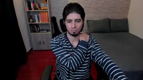 Snapshot of aaron_paul_ chatting on 16, 2, 2025 Aaron online show from 16, 2, 2025