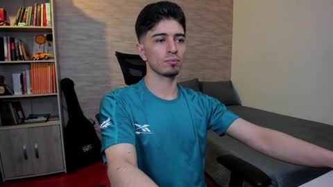 Snapshot of aaron_paul_ chatting on 26, 2, 2025 Aaron online show from 26, 2, 2025