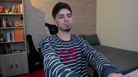 Snapshot of aaron_paul_ chatting on 28, 2, 2025 Aaron online show from 28, 2, 2025