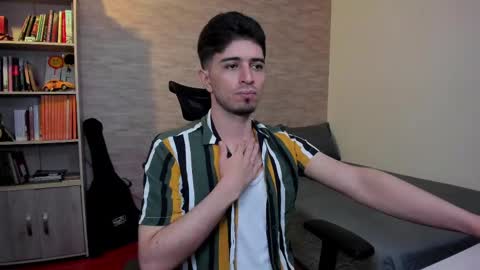 Snapshot of aaron_paul_ chatting on 1, 3, 2025 Aaron online show from 1, 3, 2025