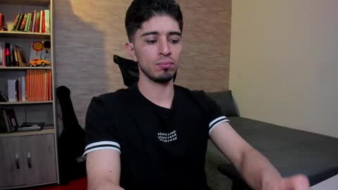 Snapshot of aaron_paul_ chatting on 3, 3, 2025 Aaron online show from 3, 3, 2025