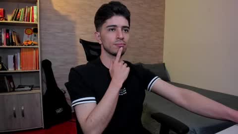 Snapshot of aaron_paul_ chatting on 3, 3, 2025 Aaron online show from 3, 3, 2025