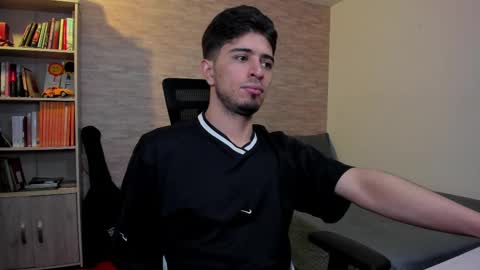 Snapshot of aaron_paul_ chatting on 6, 3, 2025 Aaron online show from 6, 3, 2025