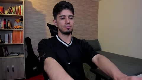 Snapshot of aaron_paul_ chatting on 6, 3, 2025 Aaron online show from 6, 3, 2025