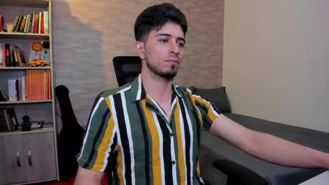 Snapshot of aaron_paul_ chatting on 9, 3, 2025 Aaron online show from 9, 3, 2025