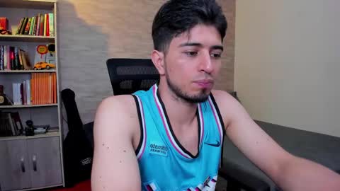 Snapshot of aaron_paul_ chatting on 11, 3, 2025 Aaron online show from 11, 3, 2025