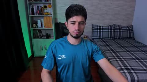 Snapshot of aaron_paul_ chatting on 10, 9, 2025 Aaron online show from 10, 9, 2025