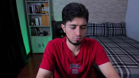 Snapshot of aaron_paul_ chatting on 12, 9, 2025 Aaron online show from 12, 9, 2025