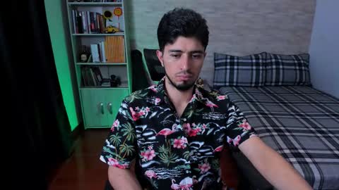 Snapshot of aaron_paul_ chatting on 16, 9, 2025 Aaron online show from 16, 9, 2025