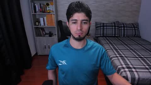 Snapshot of aaron_paul_ chatting on 2, 10, 2025 Aaron online show from 2, 10, 2025