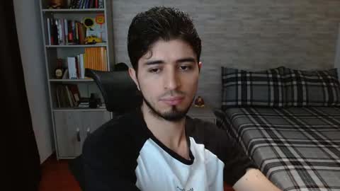 Snapshot of aaron_paul_ chatting on 3, 10, 2025 Aaron online show from 3, 10, 2025