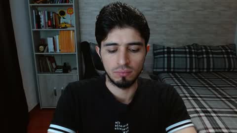 Snapshot of aaron_paul_ chatting on 4, 10, 2025 Aaron online show from 4, 10, 2025