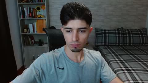 Snapshot of aaron_paul_ chatting on 5, 10, 2025 Aaron online show from 5, 10, 2025