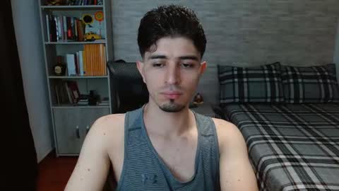 Snapshot of aaron_paul_ chatting on 6, 10, 2025 Aaron online show from 6, 10, 2025