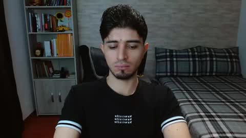 Snapshot of aaron_paul_ chatting on 14, 10, 2025 Aaron online show from 14, 10, 2025