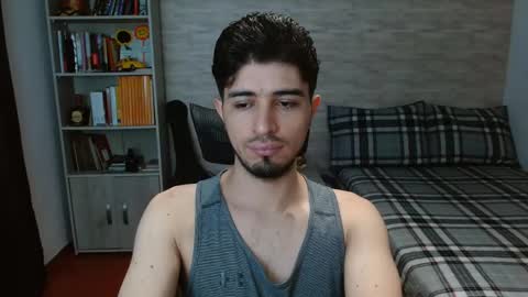 Snapshot of aaron_paul_ chatting on 18, 10, 2025 Aaron online show from 18, 10, 2025