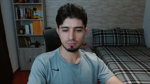 Snapshot of aaron_paul_ chatting on 23, 10, 2025 Aaron online show from 23, 10, 2025