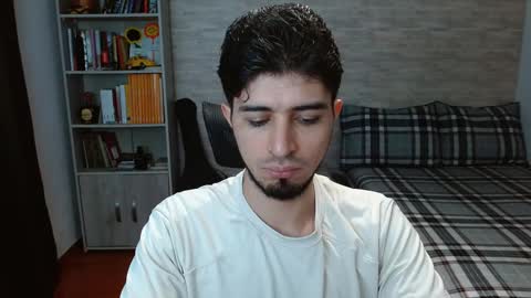 Snapshot of aaron_paul_ chatting on 27, 10, 2025 Aaron online show from 27, 10, 2025