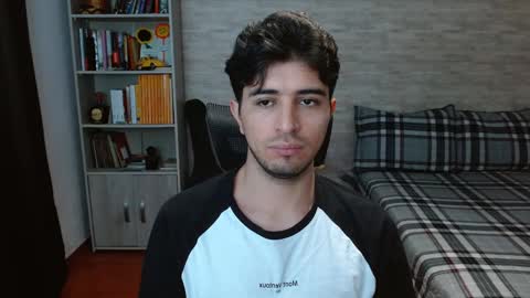 Snapshot of aaron_paul_ chatting on 7, 11, 2025 Aaron online show from 7, 11, 2025