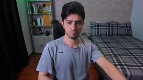 Snapshot of aaron_paul_ chatting on 10, 11, 2025 Aaron online show from 10, 11, 2025