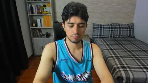 Snapshot of aaron_paul_ chatting on 14, 11, 2025 Aaron online show from 14, 11, 2025